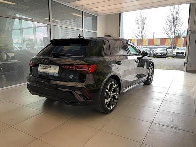 Nouvelle Audi A3 Sportback e-tron S-Line 204 ch (150 kW) 2026 Noir mythique métallisé Citadine