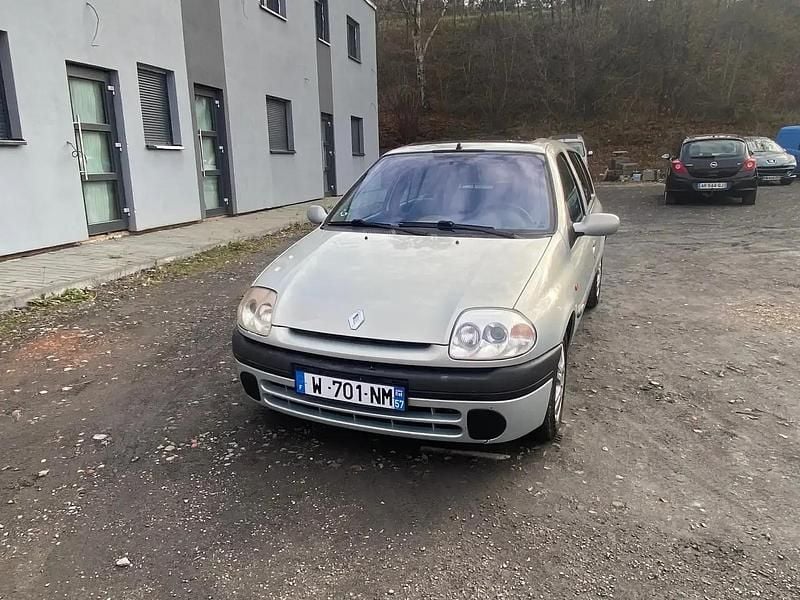 Argent Occasion 2000 Renault Clio II Initiale Paris Berline | 1 799 € (Super prix) - Image 1/4