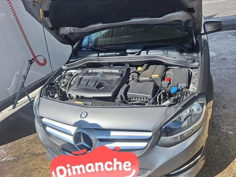 Bronze Utilisé 2015 Mercedes 180 Berline | 14 000 € - Image 1/4