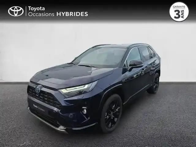 Bleu de prusse métallisé Occasion 2024 Toyota RAV4 Hybrid SUV | 42 980 € (Prix juste) - Image 1/4