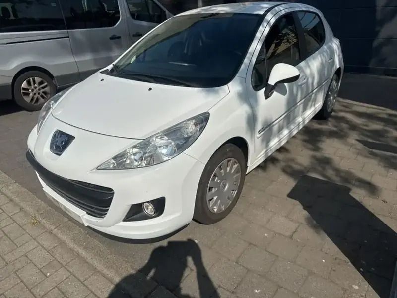 Blanc Utilisé 2011 Peugeot 207 Active Berline | 7 500 € (Prix assez cher) - Image 1/4