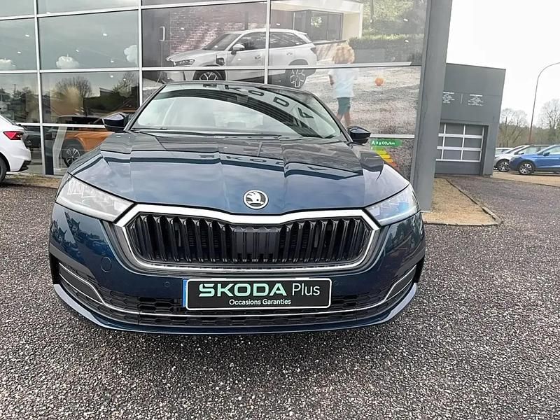 Bleu Utilisé 2024 Skoda Octavia Berline | 27 990 € (Prix juste) - Image 1/4