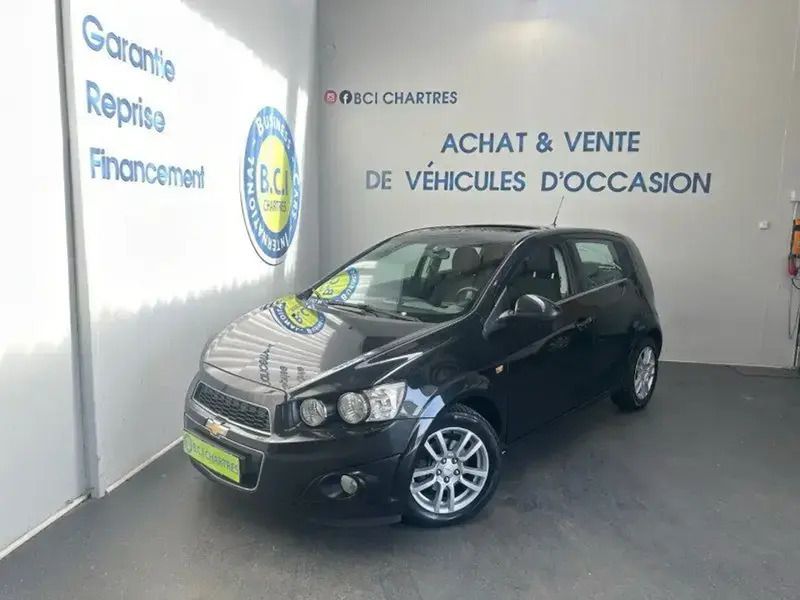 Noir Utilisé 2012 Chevrolet Aveo LTZ Berline | 6 890 € - Image 1/4
