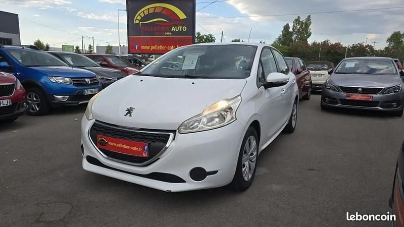 Blanc Utilisé 2014 Peugeot 208 Active Citadine | 7 590 € (Prix assez cher) - Image 1/4