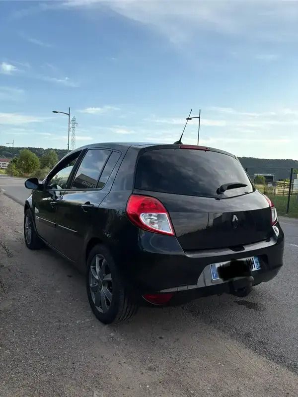 Utilisé 2010 Renault Clio III Berline | 4 900 € (Prix juste) - Image 1/4
