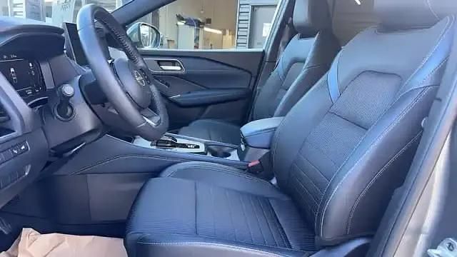 Gris Utilisé 2024 Nissan Qashqai SUV | 30 990 € - Image 1/4