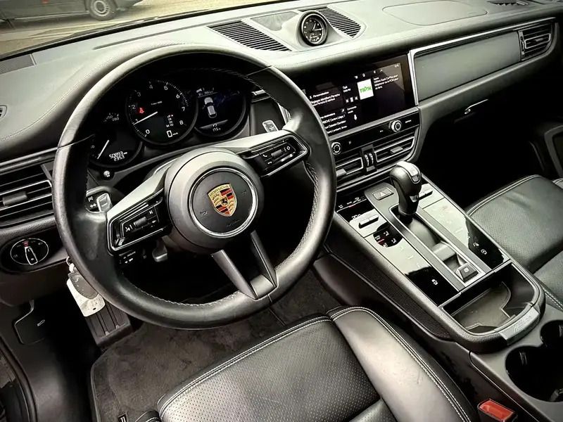 Gris Utilisé 2022 Porsche Macan Turbo SUV | 63 450 € (Prix juste) - Image 1/4