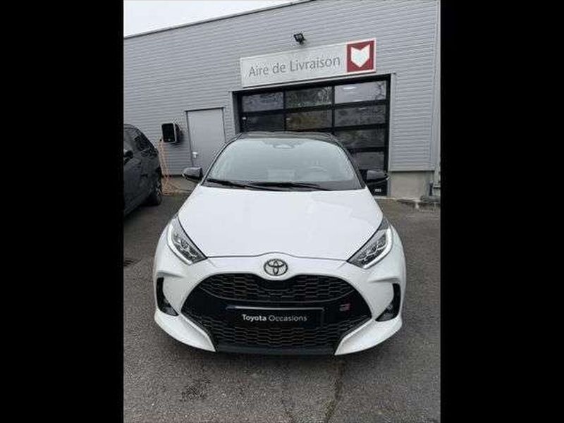 Utilisé 2025 Toyota Yaris Hybrid Sport Berline | 30 450 € (Prix cher) - Image 1/1