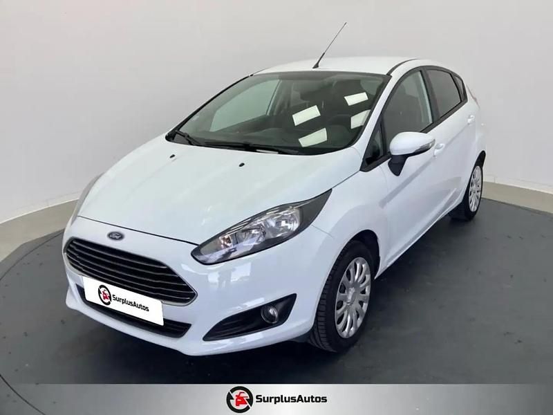 Blanc Utilisé 2015 Ford Fiesta Titanium Citadine | 7 190 € (Prix juste) - Image 1/4
