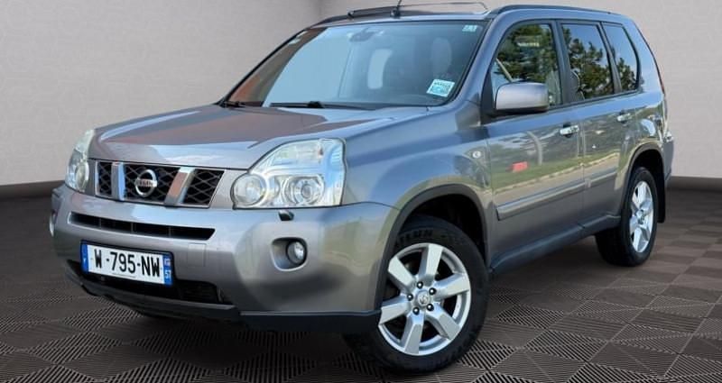Gris Utilisé 2008 Nissan X-Trail SUV | 9 999 € - Image 1/4