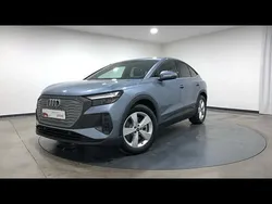 Bleu geyser métallisé Utilisé 2025 Audi Q4 Sportback e-tron Sport SUV | 59 900 €