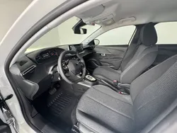 Blanc Nouvelle 2025 Peugeot 208 Style Citadine | 21 490 € (Prix juste)