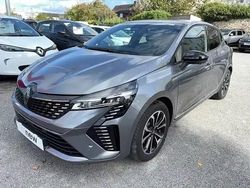 Gris Utilisé 2025 Renault Clio V Techno Berline | 22 890 € (Prix assez cher)