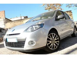 Gris Utilisé 2011 Renault Clio II Dynamique Berline | 6 200 € (Prix assez cher)