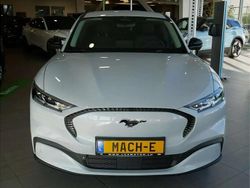 Blanc Nouvelle 2025 Ford Mustang Mach-E Standard Range SUV | 41 024 € (Prix juste)