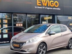 Rouge Utilisé 2013 Peugeot 208 Allure Citadine | 5 990 € (Prix juste)