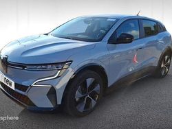 Gris Utilisé 2023 Renault Mégane Equilibre SUV | 23 780 € (Prix juste)