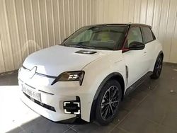 Blanc nacre / toi noir etoile Utilisé 2025 Renault R5 Citadine | 34 140 €