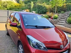 Rouge Utilisé 2013 Toyota Yaris Hybrid Style Berline | 9 500 €