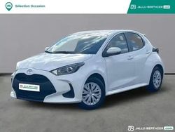 Blanc lunaire (n) Utilisé 2024 Toyota Yaris Hybrid Berline | 19 490 € (Prix juste)