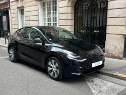 Utilisé 2023 Tesla Model Y Standard Range SUV | 33 990 € (Prix juste)