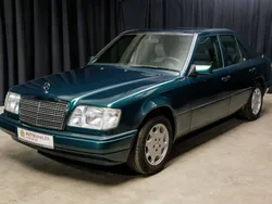 Vert Utilisé 1995 Mercedes E220 Berline | 16 900 €