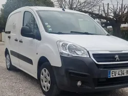 Utilisé 2018 Peugeot Partner Premium Monospace | 7 990 € (Prix juste)