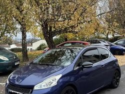 Bleu Utilisé 2012 Peugeot 208 Citadine | 7 700 € (Prix assez cher)
