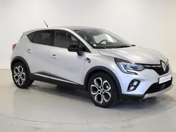 Gris Utilisé 2023 Renault Captur Techno SUV | 19 890 € (Prix juste)