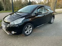 Noir Utilisé 2015 Peugeot 208 Allure Citadine | 6 200 € (Super prix)