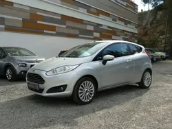 Gris Utilisé 2015 Ford Fiesta Titanium Citadine | 7 990 € (Prix juste)
