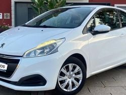 Blanc Occasion 2015 Peugeot 208 Active Citadine | 5 990 € (Prix juste)