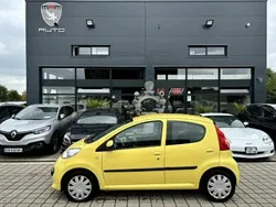 Jaune Utilisé 2007 Peugeot 107 Citadine | 4 290 € (Prix assez cher)