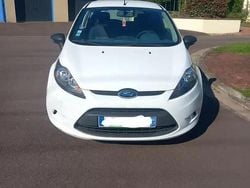 Blanc Utilisé 2009 Ford Fiesta Ambiente Citadine | 4 500 € (Bon prix)