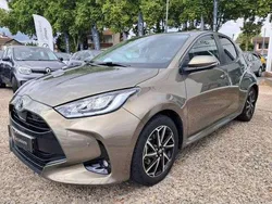 Utilisé 2022 Toyota Yaris Hybrid Design Berline | 18 990 € (Prix juste)