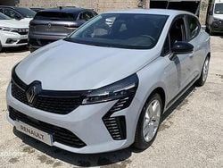 Gris Nouvelle 2024 Renault Clio V Evolution Berline | 20 499 € (Bon prix)