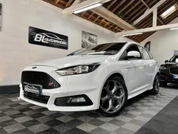 Blanc Utilisé 2015 Ford Focus ST Berline | 18 490 € (Prix juste)
