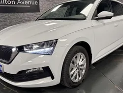 Blanc Utilisé 2023 Skoda Scala Ambition Citadine | 17 990 € (Prix juste)