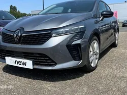 Gris Utilisé 2024 Renault Clio V Evolution Berline | 16 299 € (Prix juste)