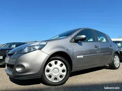 Gris Utilisé 2012 Renault Clio III Berline | 5 990 € (Prix juste)