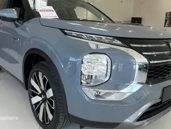 Gris Nouvelle 2025 Mitsubishi Outlander P-HEV Intense SUV | 57 999 €