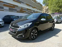Noir Utilisé 2016 Peugeot 208 Style Citadine | 5 990 € (Prix juste)