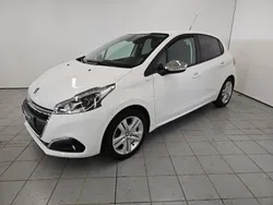 Blanc Utilisé 2018 Peugeot 208 Style Citadine | 8 490 € (Prix juste)