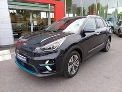 Bleu saphir métallisé Utilisé 2021 Kia e-Niro Premium SUV | 23 999 € (Prix juste)