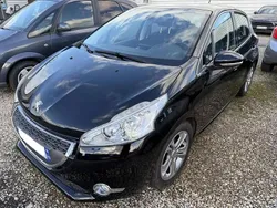 Noir Utilisé 2013 Peugeot 208 Allure Citadine | 6 990 € (Prix juste)