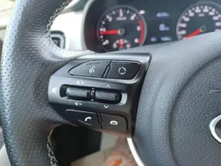 Rouge Utilisé 2019 Kia Stonic Premium SUV | 14 990 € (Prix juste)