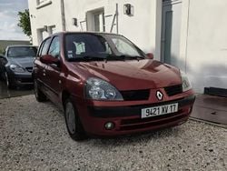 Rouge Utilisé 2004 Renault Clio II Authentique Citadine | 2 000 € (Bon prix)