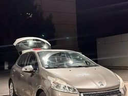 Utilisé 2014 Peugeot 208 Style Citadine | 7 900 € (Prix cher)