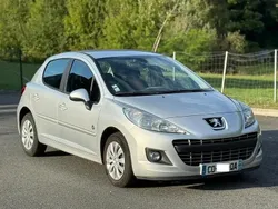 Gris Utilisé 2012 Peugeot 207 Urban Move Berline | 3 999 € (Prix juste)