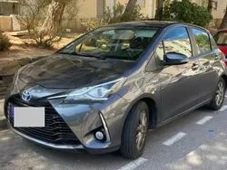 Gris Utilisé 2018 Toyota Yaris Business Edition Berline | 11 990 € (Prix cher)